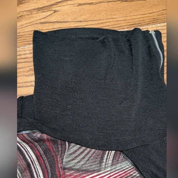 VEX Collection Abstract Sweater - Picture 5 of 11